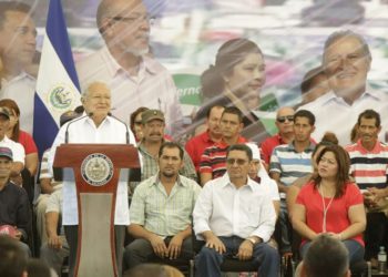Presidente Salvador Sánchez Cerén entrega más de 81 mil títulos de propiedad durante su gobierno