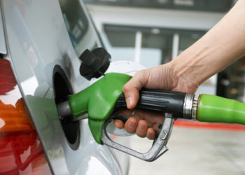 Nuevas bajas en los precios del combustible. Entérese