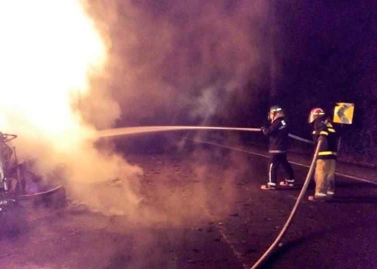 Fuego destruye tráiler en Mercedes Umaña