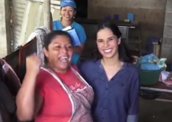 Gabriela de Bukele entra a la campaña política y presenta a “una verdadera guerrera”