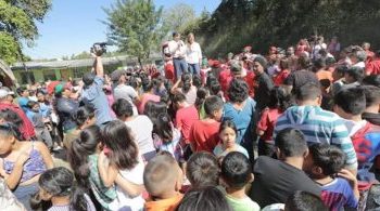 Ampliar la cobertura de los paquetes escolares, es otra promesa de campaña de Hugo Martínez