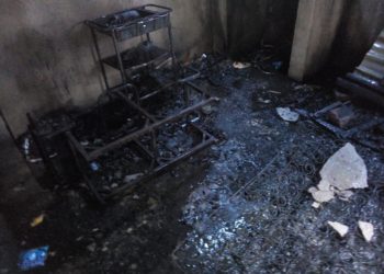 Dos hermanitos que jugaban con fósforos prenden fuego a su vivienda en San Vicente