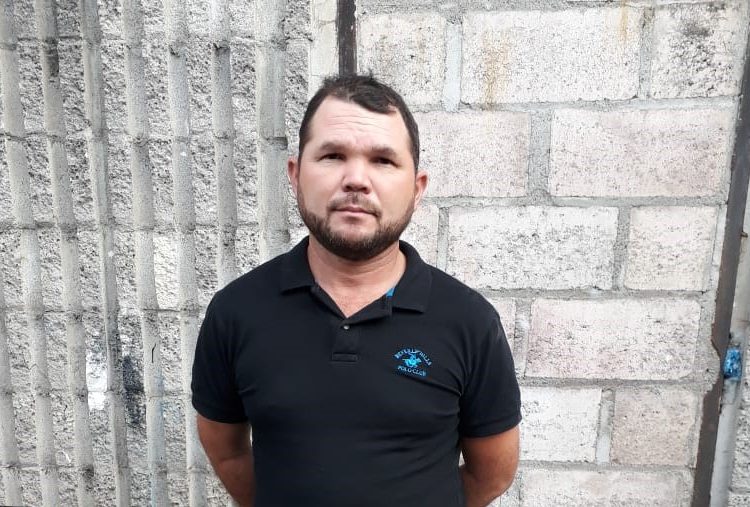 Capturan a sujeto que intentó matar a su mujer con un corvo