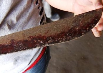 Condenan a pandilleros que decapitaron con corvo a estudiante de la UES