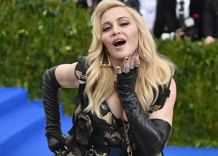 ¿Madonna anuncia su incursión en el reggaetón?