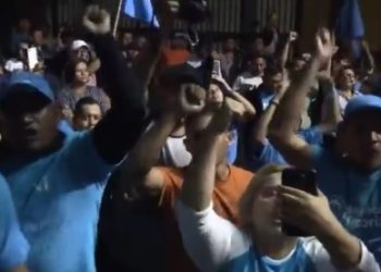 [VÍDEO] Simpatizantes de Bukele irrumpen en TSE aduciendo se está fraguando un fraude en su contra