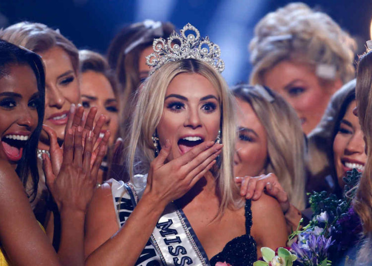 Miss EE.UU. se burla de las concursantes asiáticas del Miss Universo por no hablar inglés