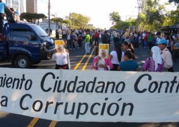 Movimiento social bloquea tráfico frente a tribunales para exigir captura de Adolfo Salume