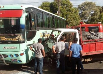 (VÍDEO) Hospitalizan a mujer con una varilla incrustrada en su pierna