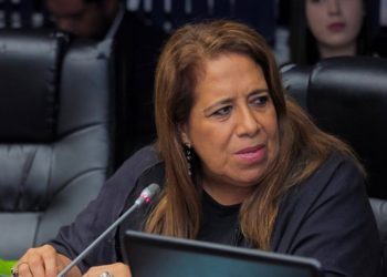 Diputados del FMLN renuncian a bono navideño