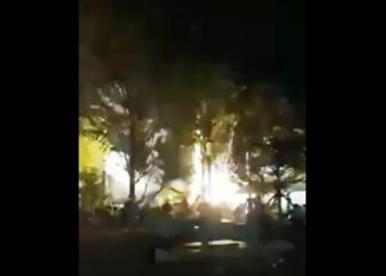 (VÍDEO) Cruz Verde reporta once personas quemadas por cohetes en el parque Libertad