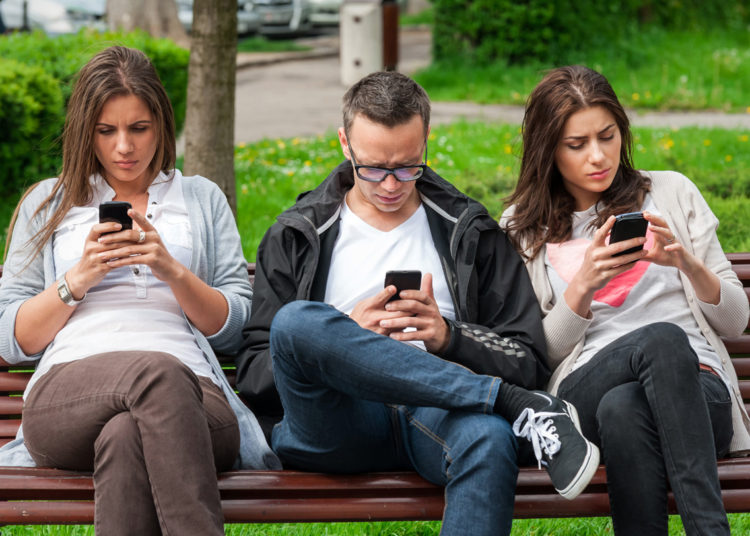 ¿Podría vivir un año sin un ‘smartphone’ a cambio de 100 mil dólares?