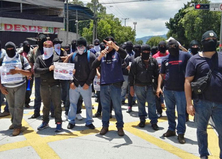 Trabajadores de la PNC amenazan con cerrar el lunes carretera Los Chorros por impago de bono alimenticio