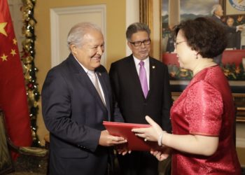 Embajadora de China Popular presenta credenciales al presidente Salvador Sánchez Cerén
