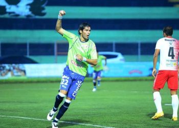Sebastián «El Loco» Abreu, ex Santa Tecla FC, jugará en su 28° equipo, a sus 42 años