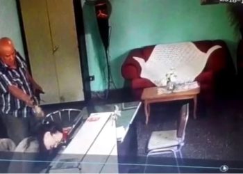 [IMÁGENES SENSIBLES] Mató a quemarropa a su secretaria cuando ella descubrió que robaba a la empresa