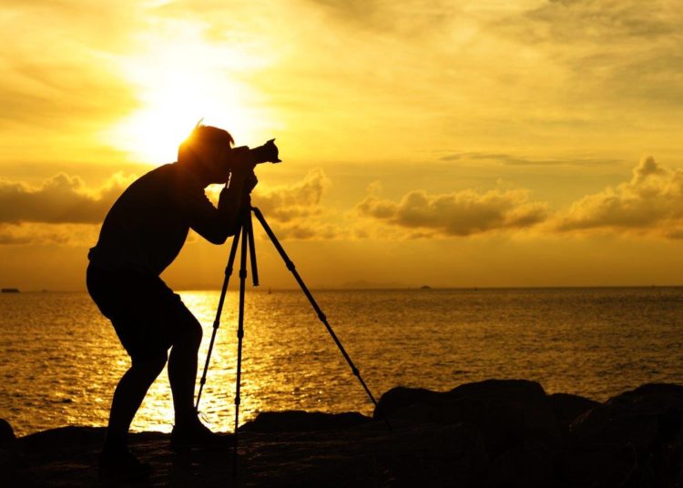 ¿Es fotógrafo? Familia busca fotógrafo profesional para viajar por el mundo. Ofrece excelente salario y beneficios