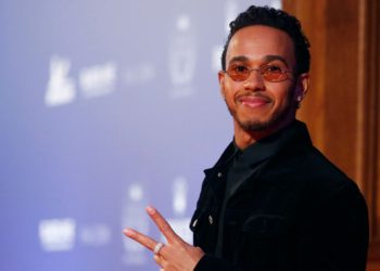 Lewis Hamilton cantó villancicos navideños, pero recibió una respuesta inesperada