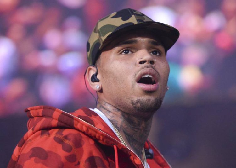 Arrestan a Chris Brown en París por una denuncia de violación