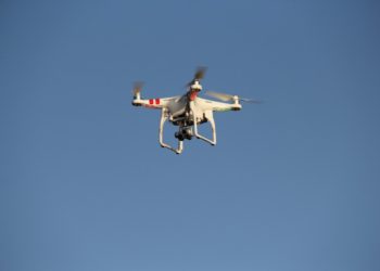 Buscan prohibir que drones sobrevuelen lugares donde se estén contando votos