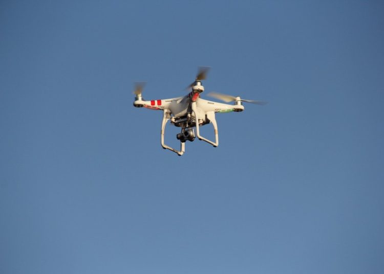 Buscan prohibir que drones sobrevuelen lugares donde se estén contando votos