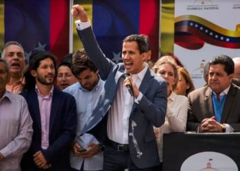 Juan Guaidó se proclama presidente interino de Venezuela y EE.UU. lo reconoce