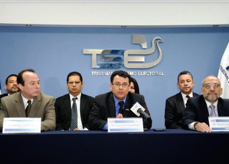 TSE pide a candidatos presidenciales no generar «especulaciones de fraude electoral»