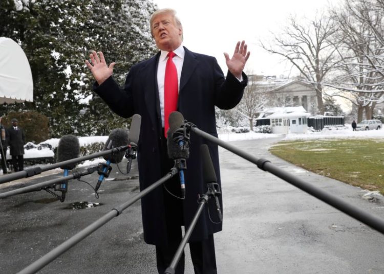 Sin conseguir fondos para el muro con México, Trump abre temporalmente el gobierno de EE.UU.