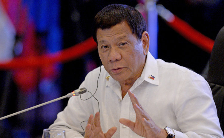 Presidente de Filipinas: «La mayoría de curas son gays, el Vaticano debería dejar que estos inútiles tengan novios»