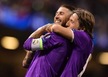 (VIDEO) El beso entre Sergio Ramos y Luka Modric que ha causado polémica