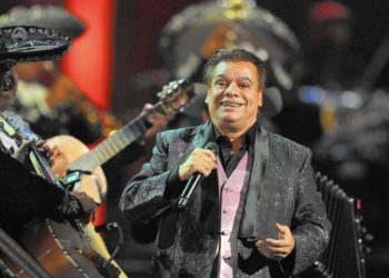 Hijo de Juan Gabriel publica imágenes inéditas de su padre