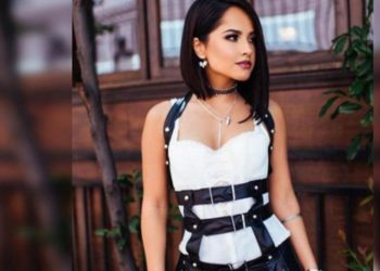 (FOTOS) Becky G sube fotos a sus redes sin sostén
