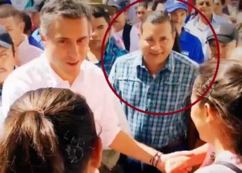 (VIDEO) Hombre le grita “devuelvan lo robado” a Calleja y es agredido por simpatizantes de ARENA