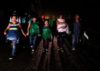 (VIDEO) Una nueva caravana de migrantes parte de Honduras hacia Estados Unidos