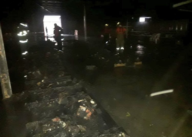 Bomberos desmiente a Selim Alabi. Investigación confirma que incendio en CIFCO comenzó en UPS que estaba encendido en un maletín