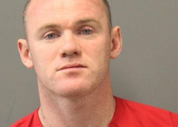 Wayne Rooney fue arrestado por beber alcohol en público