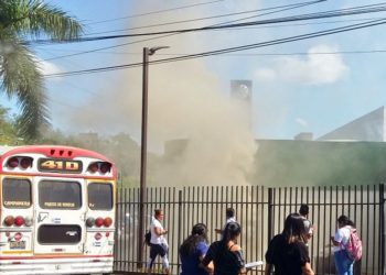 (VIDEO) Incendio consume local de Dollar City en Soyapango