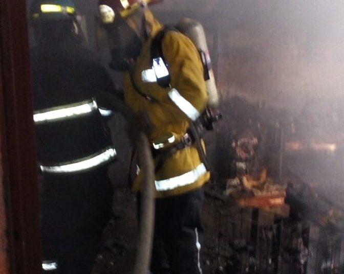Mesón es consumido por un incendio en San Miguel