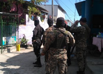 Munguía Payés no descarta suspender licencias a miembros de la Fuerza Armada