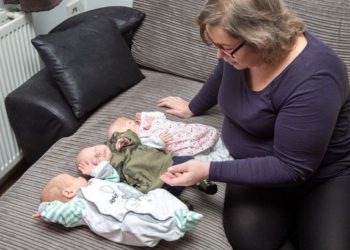 Mujer queda embarazada dos veces en una semana y da a luz a tres bebés. ¿Cómo fue posible?