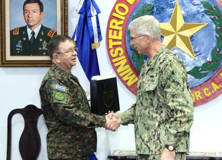 Ministro de Defensa y Jefe del Comando Sur de EE.UU. definen estrategia para combatir narcotráfico