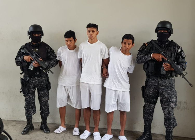 Capturan a tres sujetos ligados al asesinato de un policía en Olocuilta