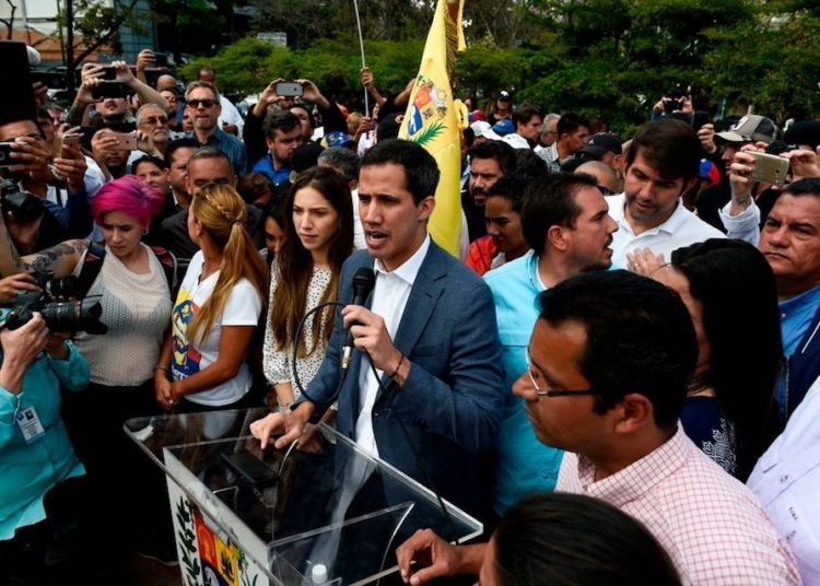 Juan Guaidó asegura haber conversado con funcionarios del gobierno de Nicolás Maduro