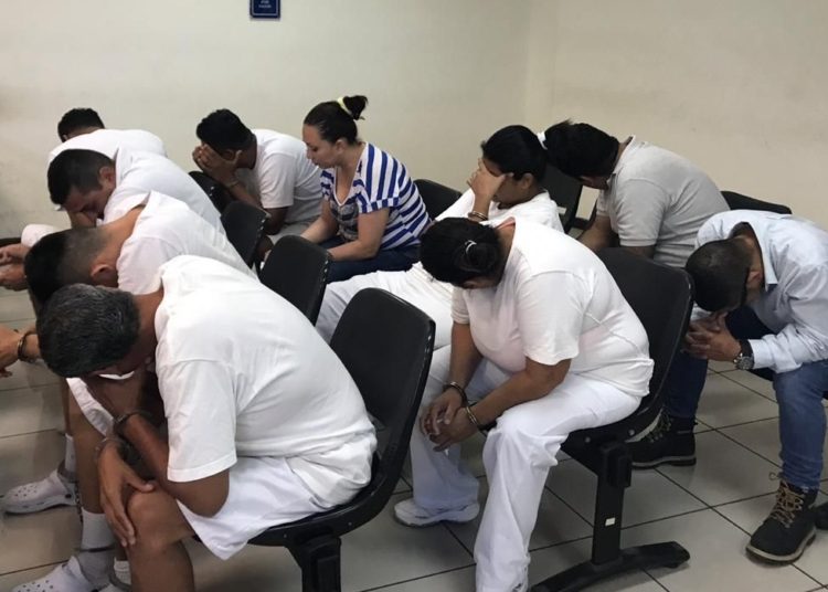 Condenan a siete sujetos que compraban carros en OLX con cheques robados