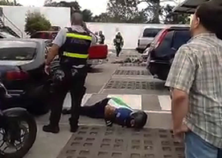 DE PELÍCULA | Guarda privado acabó en un instante con la vida de 3 asaltantes de banco en Costa Rica