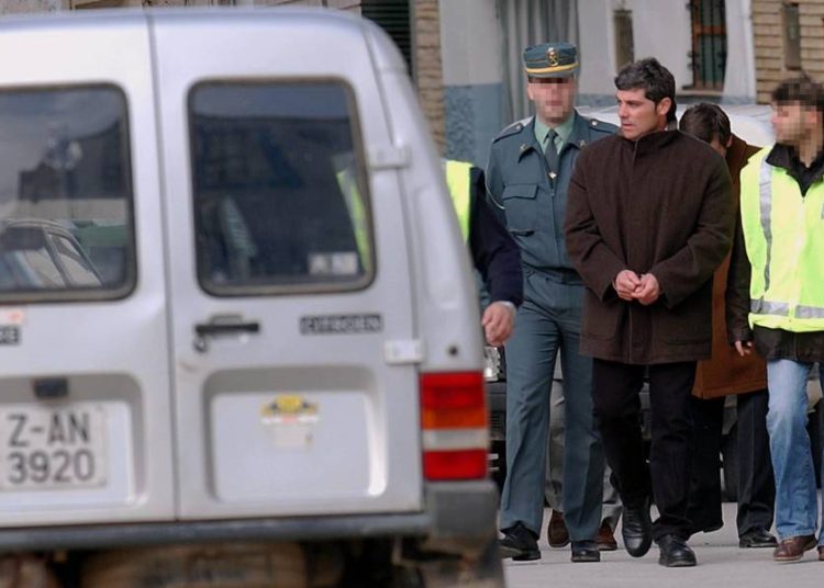 Un hombre que asesinó a su esposa en 2003 ahora mata a la abogada que le ayudó a salir de la cárcel en España