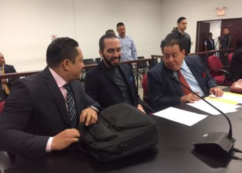 Bukele a juicio en febrero por calumnia. Juez admite que declare ex esposa de Chicas y rechaza realizar peritaje psicológico