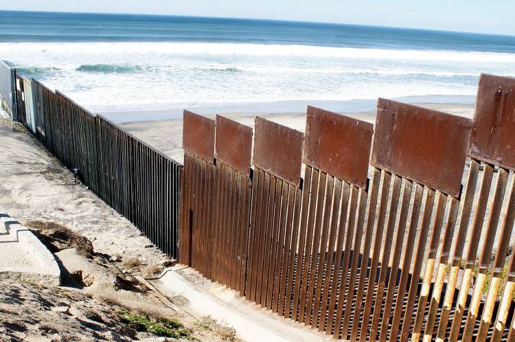 México anuncia reformas migratorias a favor de salvadoreños