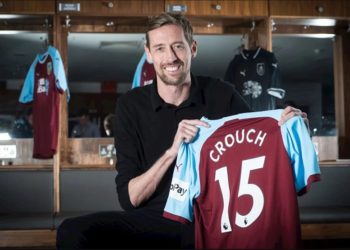 Peter Crouch regresa a la Premier League a sus 38 años