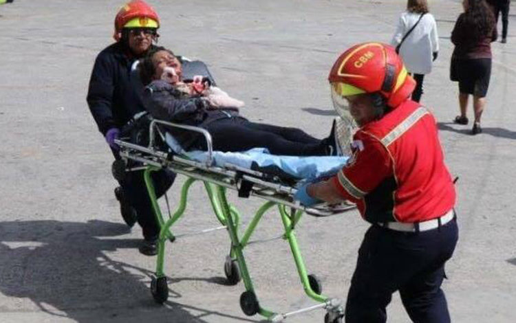 (IMÁGENES FUERTES) Pandillera pierde ambas manos tras explotarle una granada